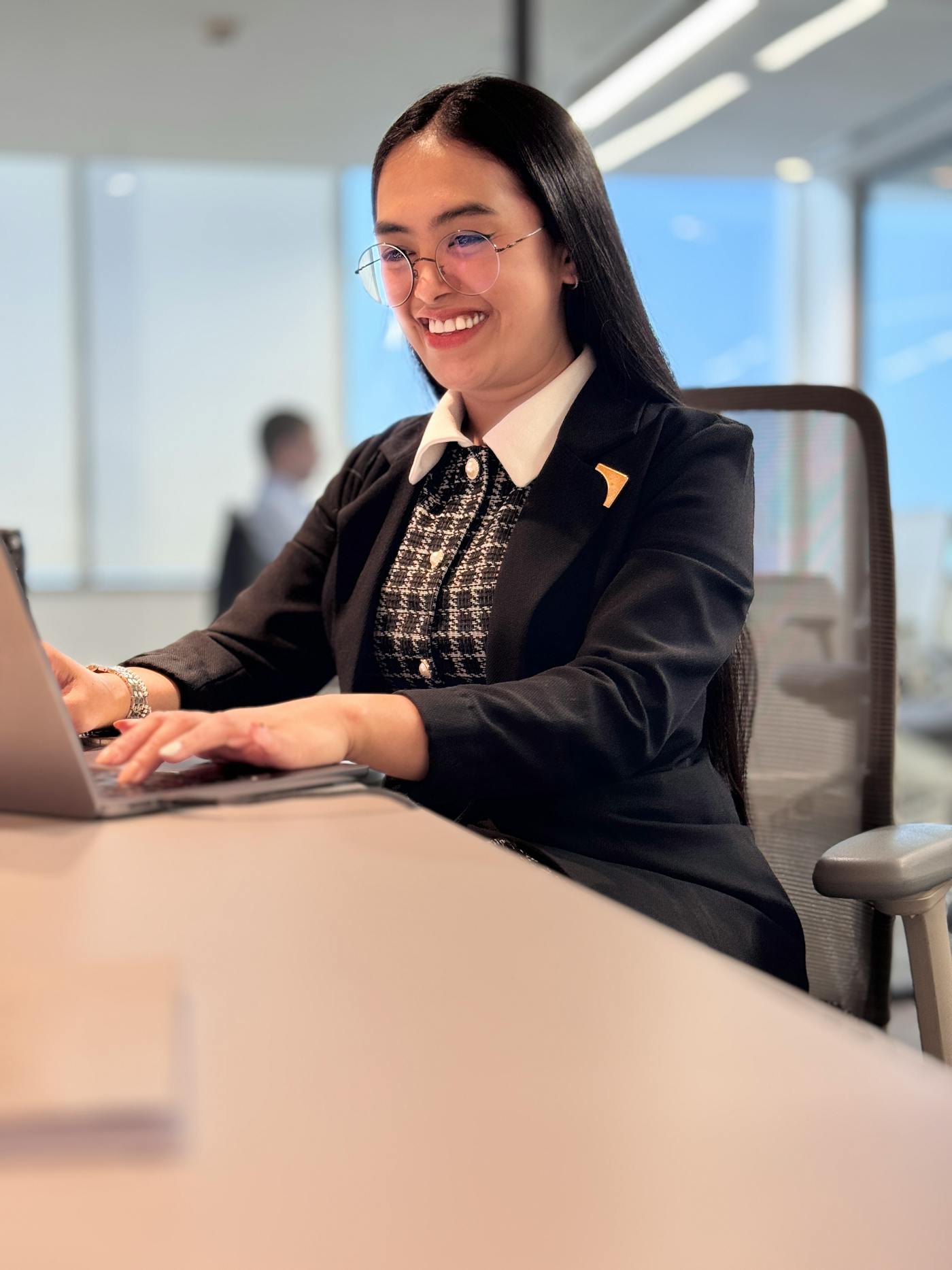 Profissional em atendimento digital